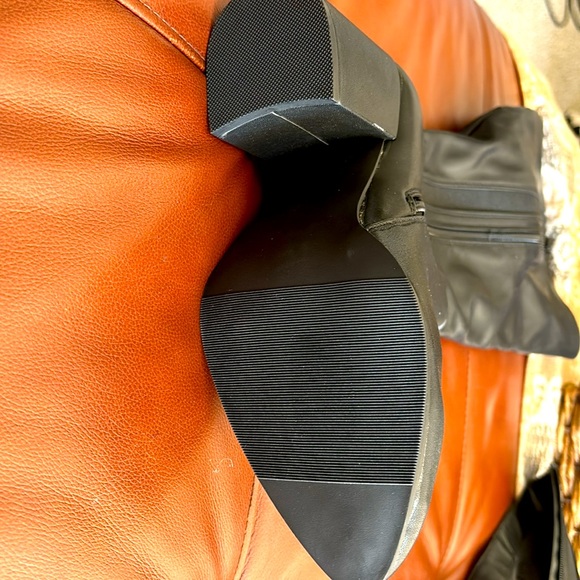 Brand new zip up black knee high chunk heel boot size 7 with wide calf - Picture 3 of 5